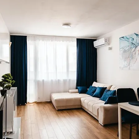 Renovated 1 Bedroom - Full Kitchen - Parking - 4km Tsarevets *