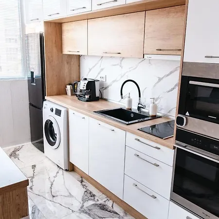 Apartment Renovated 1 Bedroom - Full Kitchen - Parking - 4km Tsarevets *