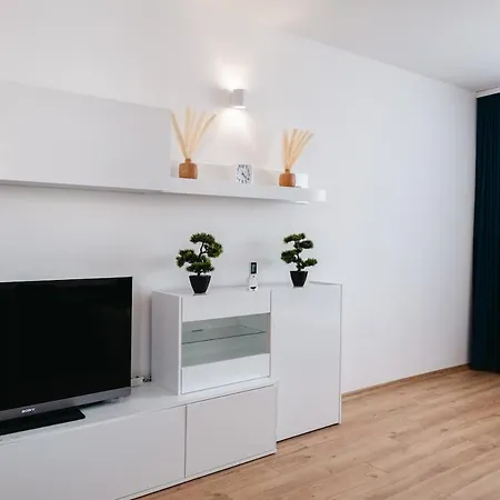 Renovated 1 Bedroom - Full Kitchen - Parking - 4km Tsarevets Apartment Veliko Tarnovo