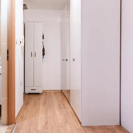 Renovated 1 Bedroom - Full Kitchen - Parking - 4km Tsarevets Apartment