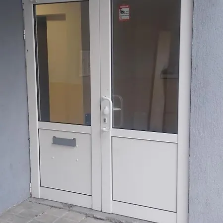 Renovated 1 Bedroom - Full Kitchen - Parking - 4km Tsarevets