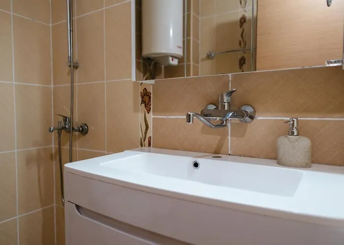 Apartment Renovated 1 Bedroom - Full Kitchen - Parking - 4km Tsarevets