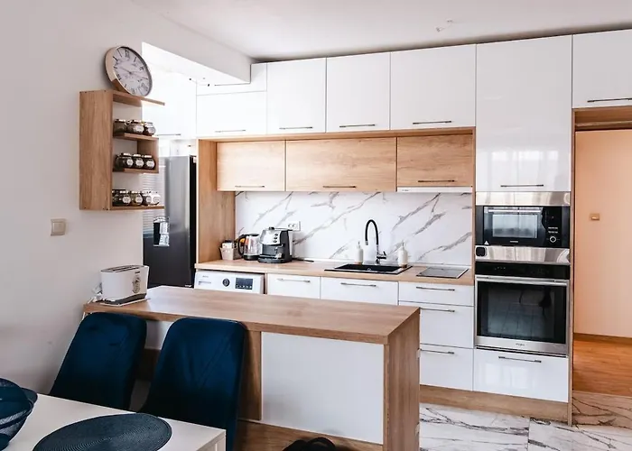 Renovated 1 Bedroom - Full Kitchen - Parking - 4km Tsarevets