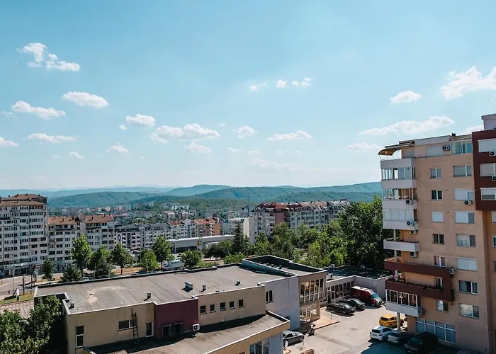 Apartment Renovated 1 Bedroom - Full Kitchen - Parking - 4km Tsarevets