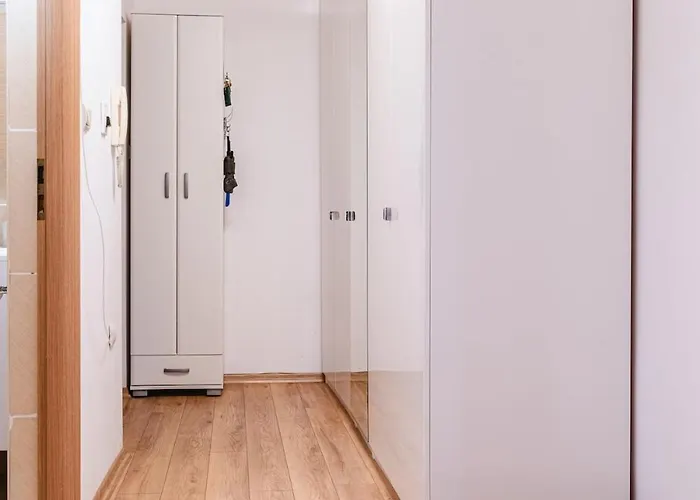 Renovated 1 Bedroom - Full Kitchen - Parking - 4km Tsarevets Apartment