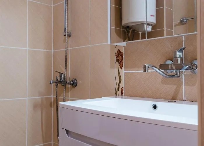 Renovated 1 Bedroom - Full Kitchen - Parking - 4km Tsarevets Apartment *