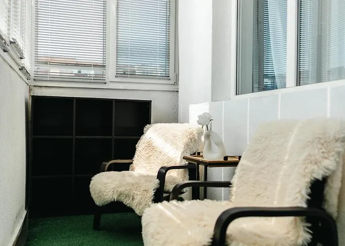 Apartment Renovated 1 Bedroom - Full Kitchen - Parking - 4km Tsarevets *