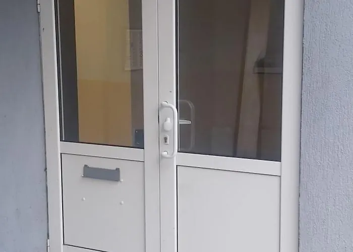 Renovated 1 Bedroom - Full Kitchen - Parking - 4km Tsarevets